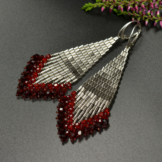kolczyki szklane Vendi, srebrno-czerwone "indiańskie" kolczyki, beading