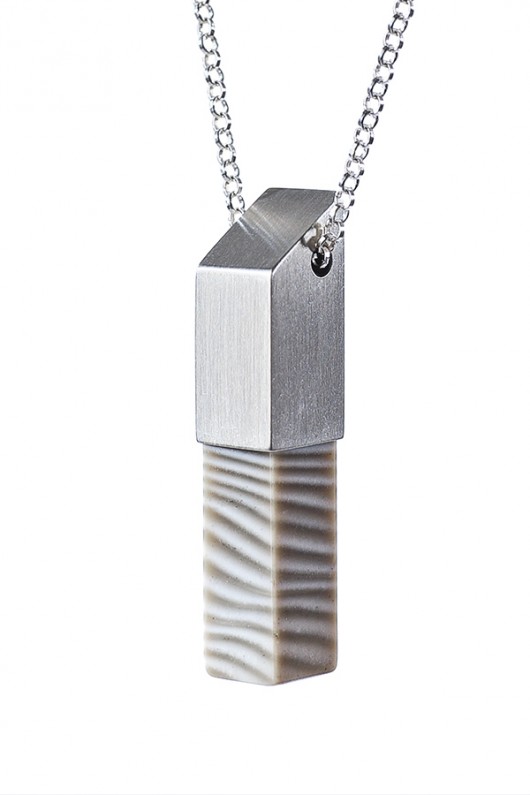 wisiorek z kolekcji EDGY/ SILVER/KRZEMIEŃ Daria Siwiak Jewellery