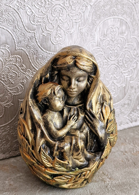 figurki i rzeźby Rzeźba Matka z dzieckiem jasne złoto wys. 9,5 cm