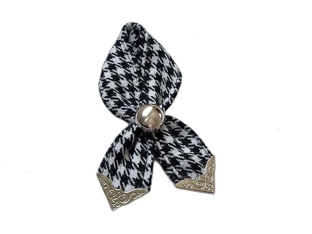 broszki Elegancka broszka pętelka w pepitkę