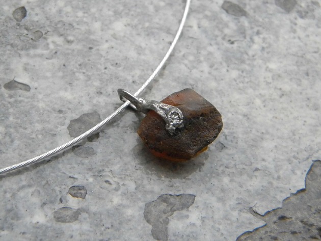 naszyjniki - inne Surowy bursztyn - naszyjnik