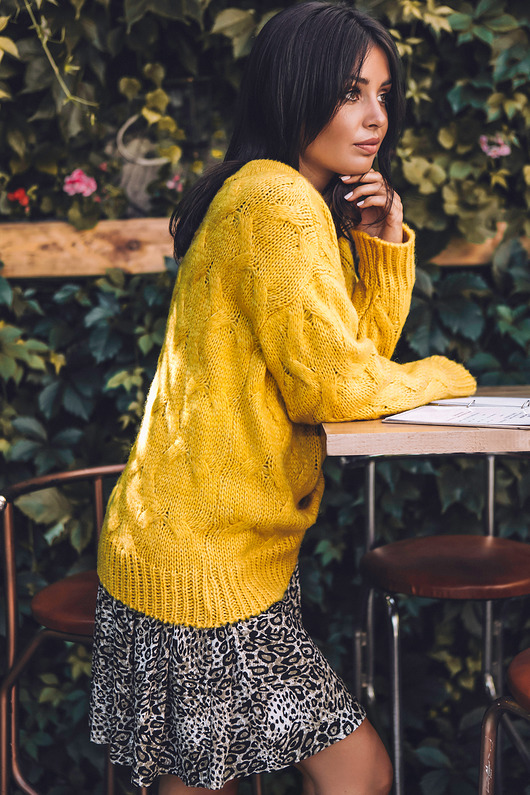 Sweter ze splotem typu warkocz - miodowy(BK-038) Be