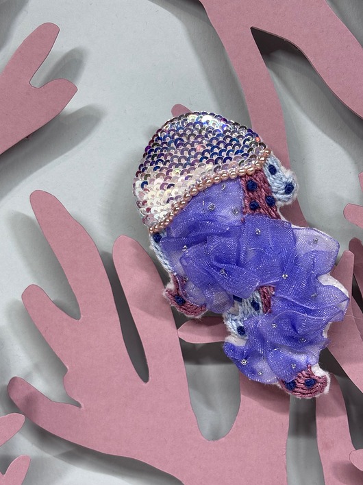 broszki Broszka cekinowa meduza księżycowa