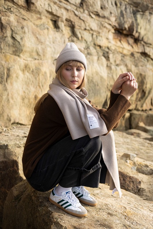 czapki damskie Czapka Inari z wełny merino w kolorze beżowym