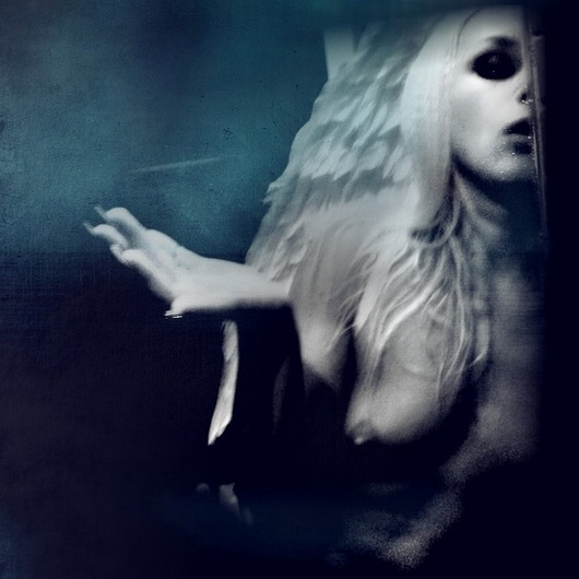fotografia Unholy Virginity