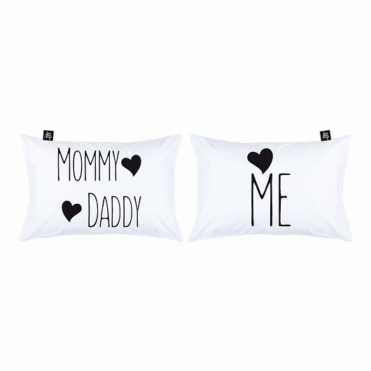 Poszewki na poduszki z napisami MOMMY, DADDY, ME Love To Sleep
