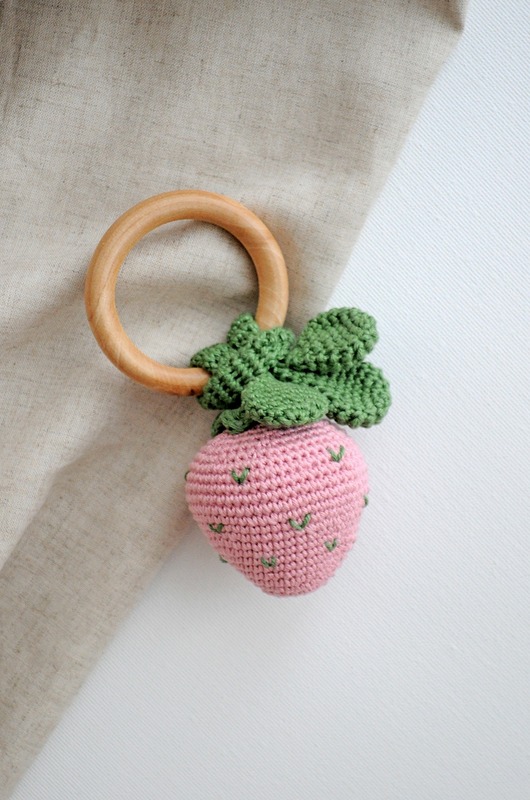 pokój dziecka - różne Grzechocząca truskawka