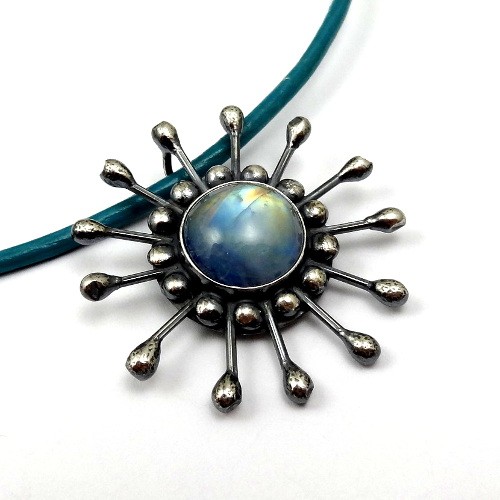 dark sun/light moon Pracownia Neores