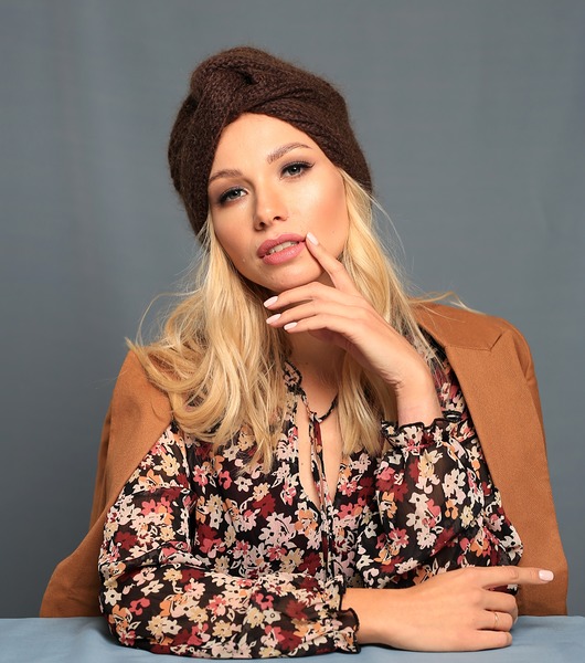 czapki damskie Wełniana czapka turban brązowa.