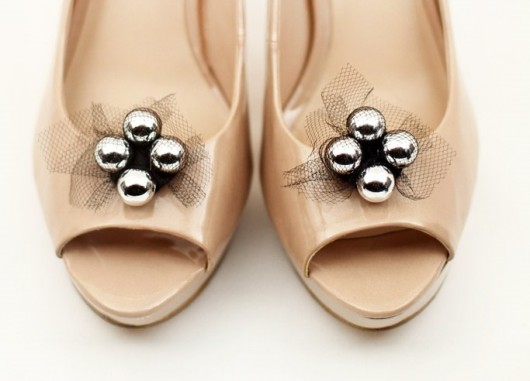 klipsy do butów klipsy do butów srebrne kulki z czarnym tiulem