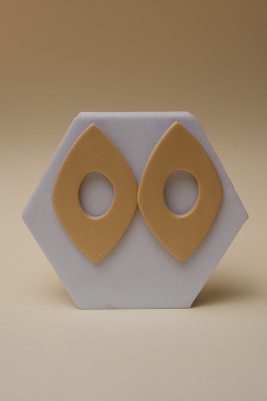 kolczyki z masy plastycznej Minimalistyczne sztyfty w organicznym kształcie