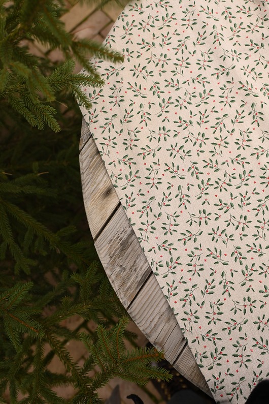 obrusy i serwetki Świąteczny bieżnik z motywem gałązek ostrokrzewu