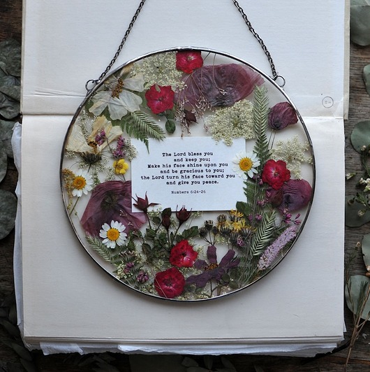 Ozdoby na ścianę Blossom of Gratitude.