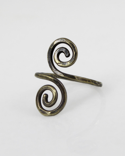 pierścionki - różne Wężowy - rozm. S - mosiężny pierścionek - unikat