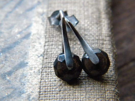 kolczyki wire wrapping kwarc dymny - brązowe punkty -sztyfty