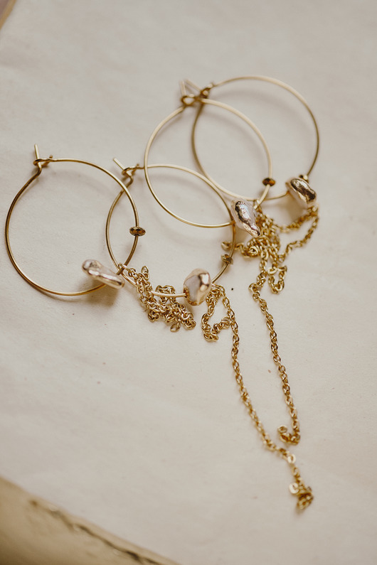 kolczyki z kamieniami Cyanea, kolczyki z perłą i łańcuszkiem