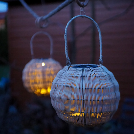 lampy zewnętrzne Okrągły lampion solarny wiszący- 2 rozmiary, rattan FSC