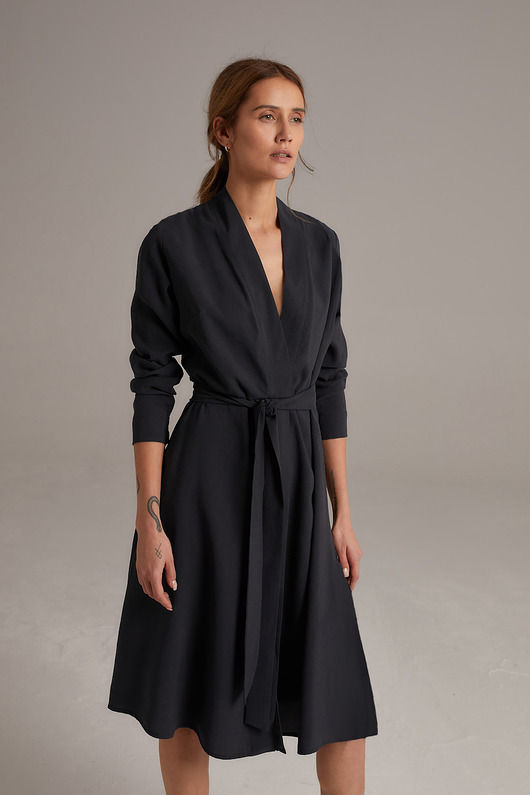 sukienki midi damskie SUKIENKA ŚREDNIEJ długości