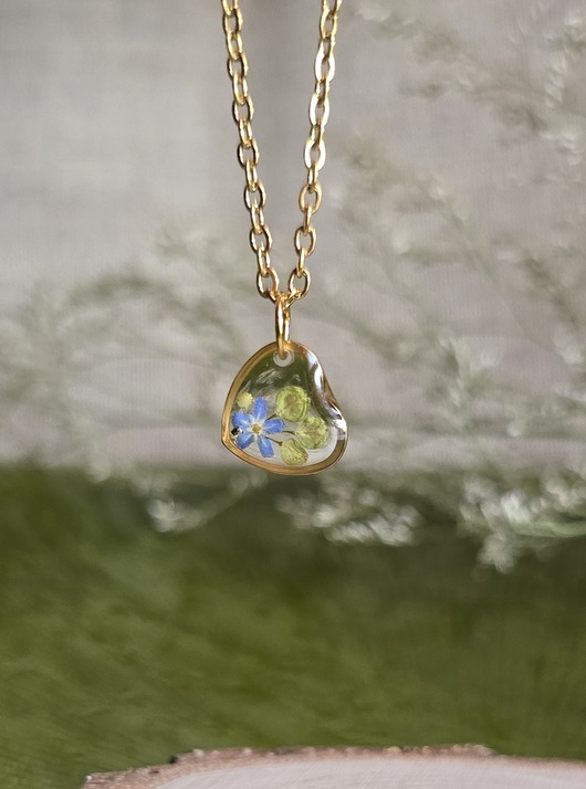 wisiory Zawieszka z prawdziwym kwiatem wisiorek niezapominajka
