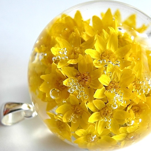 wisiorek z naturalnymi kwiatami Grol Jewellery