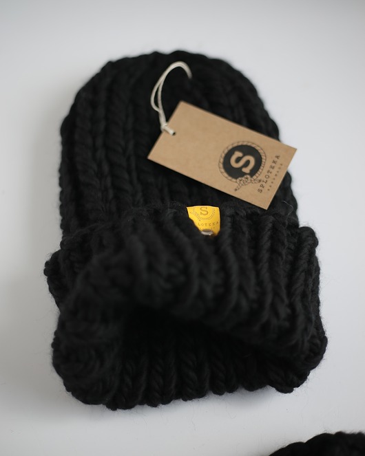 czapki damskie Wełniana czapka zimowa peruvian WOOLY czarna