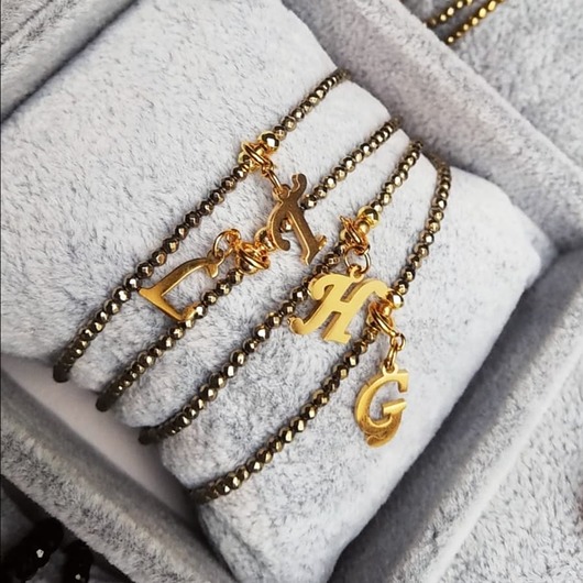 bransoletki z kamieni naturalnych Bransoletka z literką Gold Wish