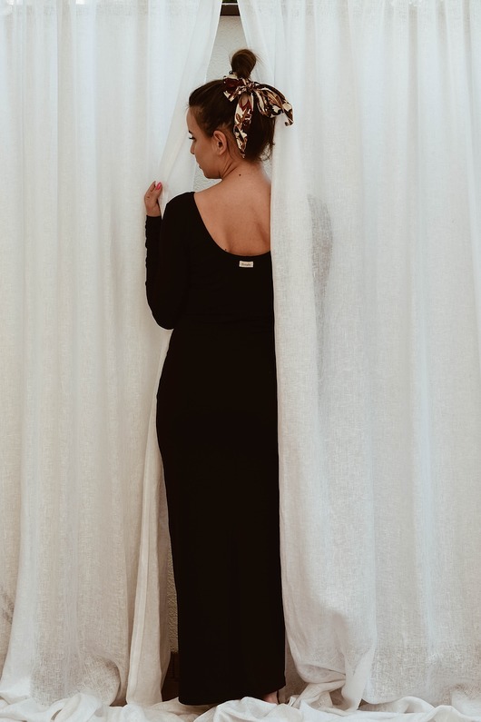 sukienki midi damskie Długa suknia Alex z małym dekoltem