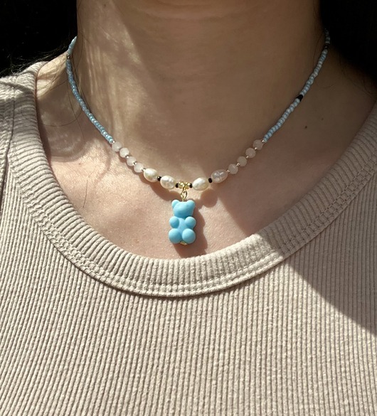 chokery Choker z kamieniami i zawieszką miś