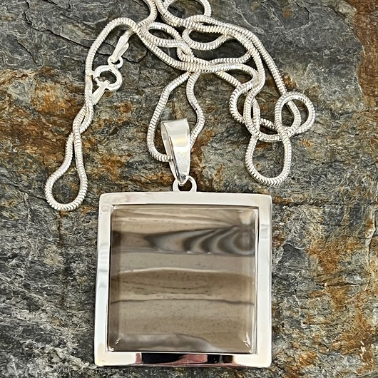 wisiory Naszyjnik-zawieszka z Krzemieniem pasiastym - Polski diament