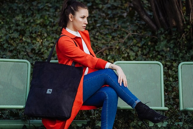 Duża czarna zamszowa torba na ramię Karolina Audycka