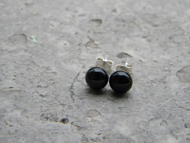 kolczyki wire wrapping Czarne kropki - sztyfty