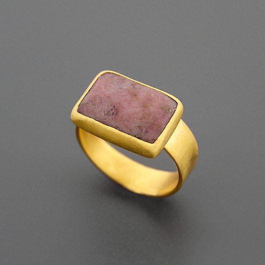 pierścionki złote Unikatowy pierścionek z rodonitem - srebro 925 złocone, rozm. 11-16