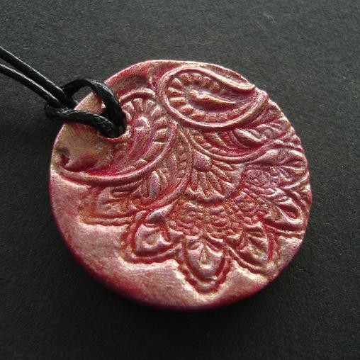 Ornament w czerwieni Iris Szarooka