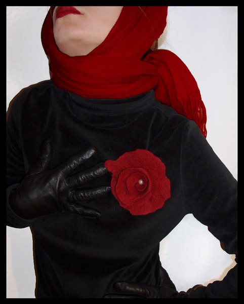 Artystyczna Broszka z Filcu: Wintertimelove filcant