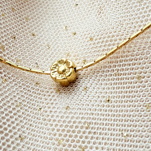 złote naszyjniki Naszyjnik z KWIATKIEM , delikatny naszyjnik choker złoty kwiat
