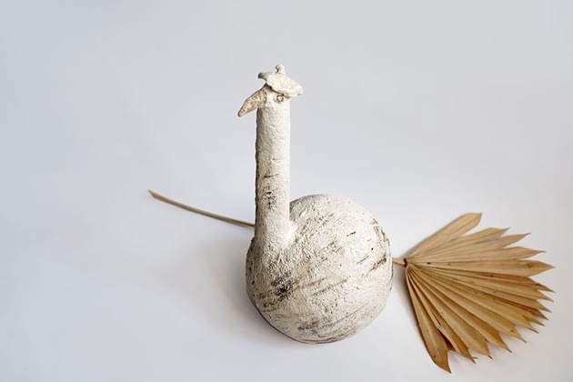 figurki i rzeźby Rzeźba Ceramiczna Struś w berecie