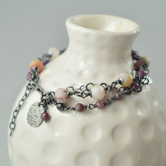 bransoletki z kamieni naturalnych Opal różowy z szafirem w srebrze - bransoletka