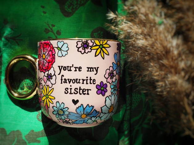 kubki Ręcznie malowany kubek dla siostry SISTER