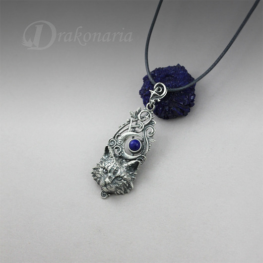 wisiory Księżycowy kot - z lapis lazuli