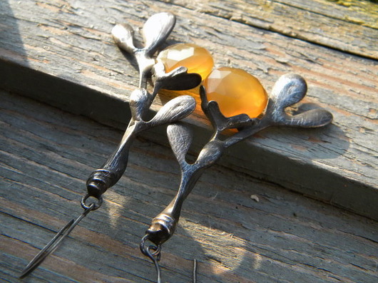 chalcedon miodowy - gałazki  - długie kolczyki Beata Trotter