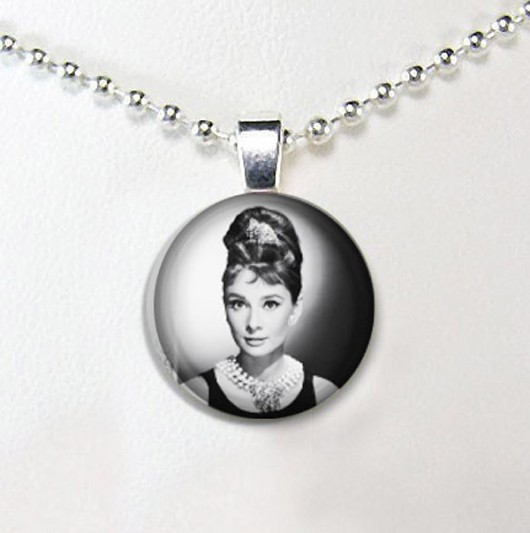 Wisiorki z grafiką -&quot;audrey hepburn&quot; XXXDiamicArt