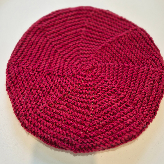 czapki damskie Unikatowy beret w kolorze czerwonego wina .