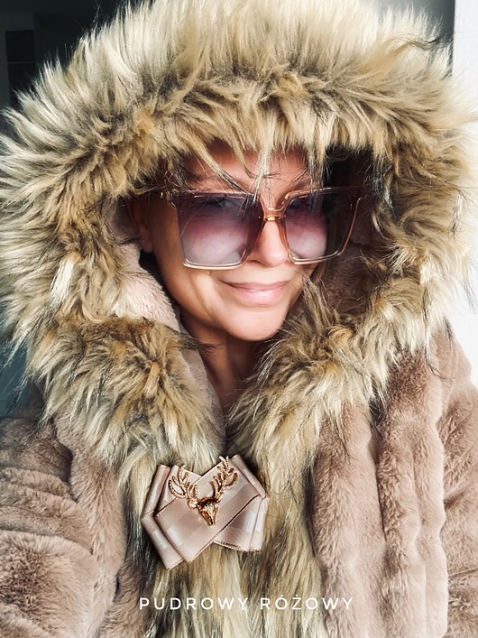 broszki Brosza  Glamour z Reniferem