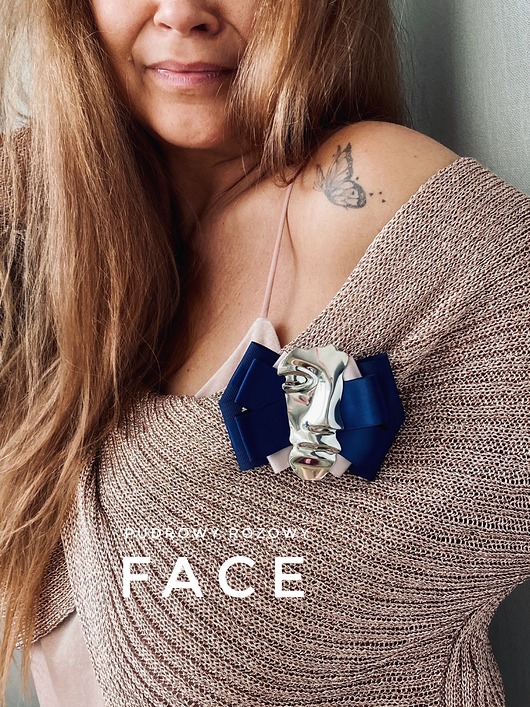 broszki Brosza z Kolekcji FACE ze stylową metalową twarzą New