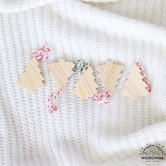 dekoracje świąteczne Komplet drewnianych zawieszek - CHOINKI