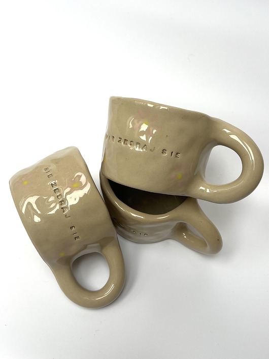 kubki Kubek z brzydkim napisem w kwiatki NIE ZESRAJ SIE 200 ml