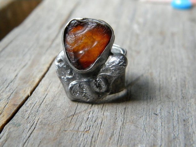 pierścionki srebrne Bursztyn  surowy  - pierścień