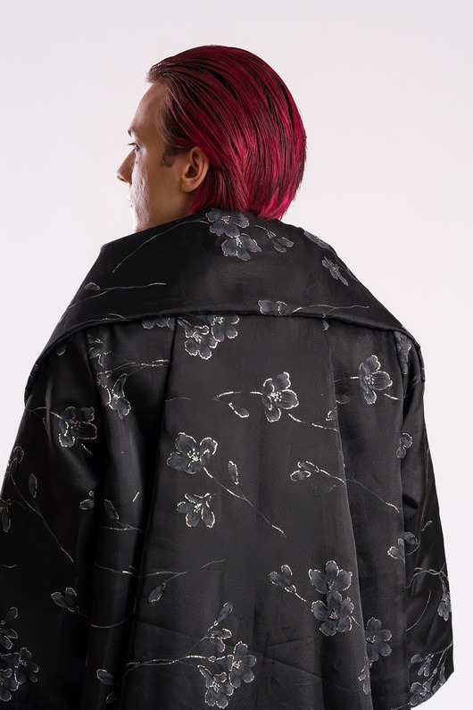 płaszcze damskie Czarny oversizowy płaszcz-kimono w żakardowe kwiaty