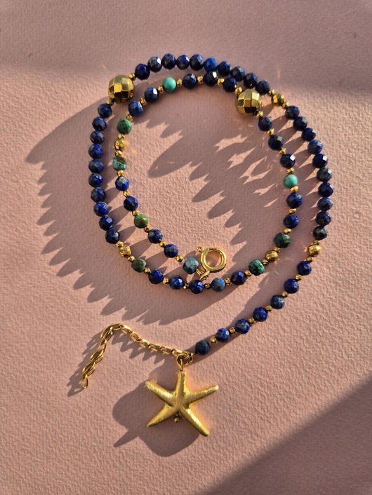 chokery Naszyjnik Kasjopea z lapis lazuli, granatów z łańcuszkiem ze złotą gwiazdą