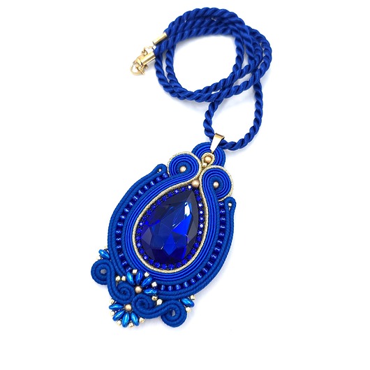 wisiory Wisiorek sutasz niebieski Gaja z dużym kryształem elegancki klasyczny